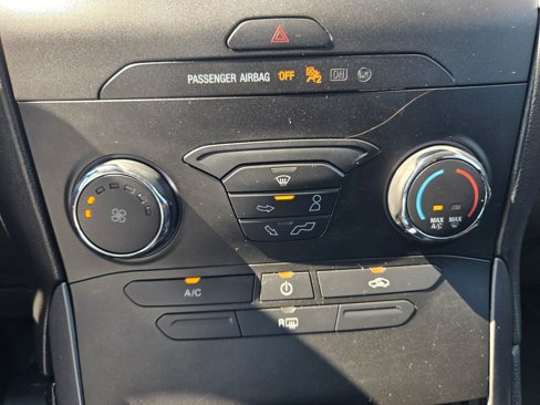 Used 2019 Ford Edge SE image 29