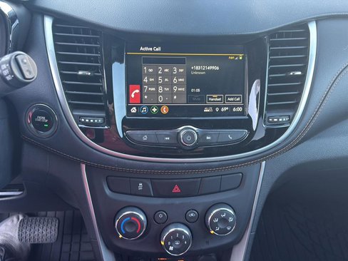 Used 2018 Chevrolet Trax LT w/ LT Convenience Package image 12