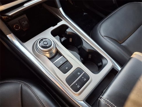 Used 2022 Ford Explorer XLT w/ Equipment Group 202A image 14