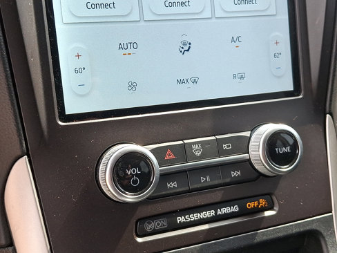 Used 2021 Ford Edge SE image 17