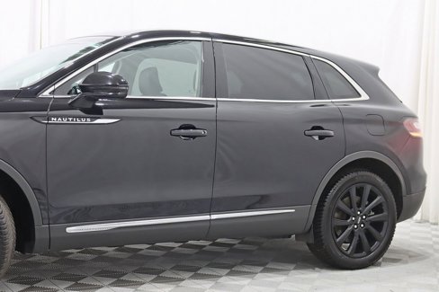 Used 2022 Lincoln Nautilus Reserve w/ Monochromatic Package image 3