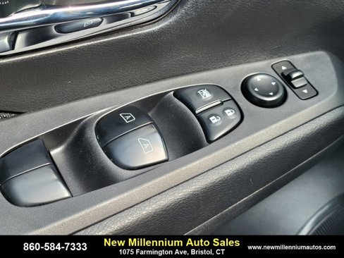 Used 2022 Nissan Kicks SV image 16
