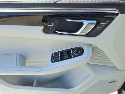 Certified 2024 Porsche Macan Turbo image 14