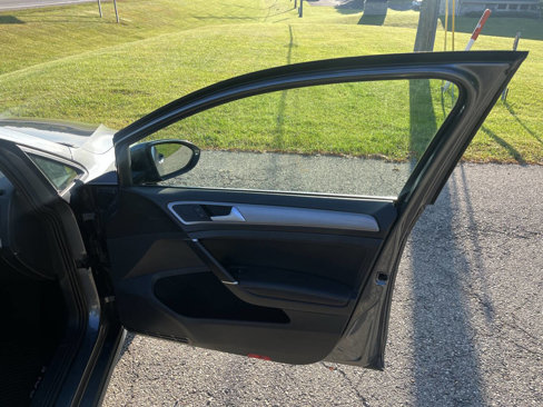 Used 2016 Volkswagen Golf Limited Edition image 28