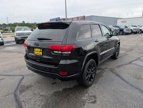 Used 2017 Jeep Grand Cherokee Altitude image 8