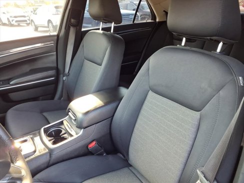 Certified 2021 Chrysler 300 Touring w/ Sport Appearance Package image 10
