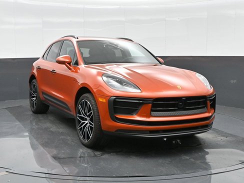 Certified 2025 Porsche Macan image 11
