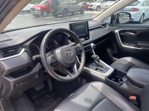 Used 2022 Toyota RAV4 XLE Premium image 12