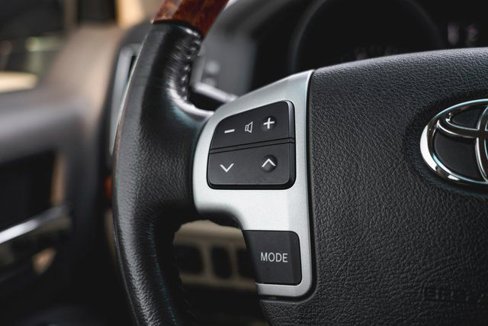 Used 2013 Toyota Land Cruiser image 20