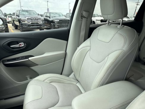 Used 2019 Jeep Cherokee Limited image 15