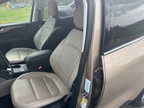 Used 2021 Ford Escape Titanium image 6
