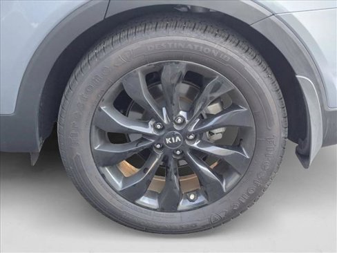Used 2020 Kia Sorento S image 13