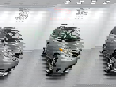 Used 2011 Toyota Sienna LE image 3