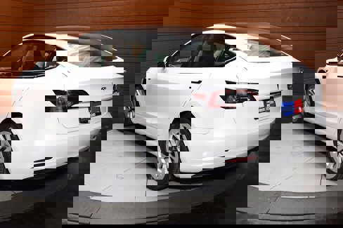 Used 2022 Tesla Model 3 Standard Range image 9