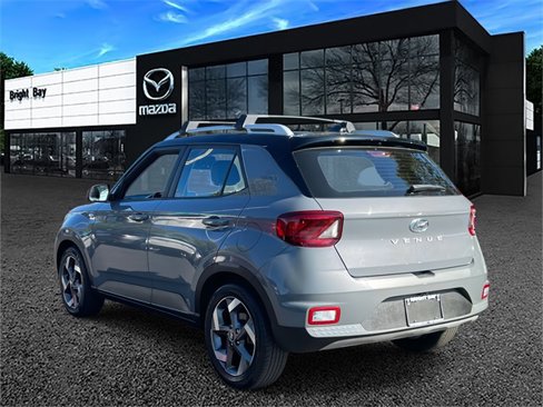 Used 2022 Hyundai Venue Limited image 5