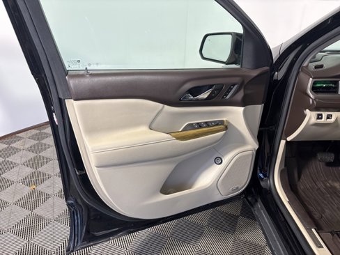 Used 2017 GMC Acadia Denali w/ Technology Package image 9