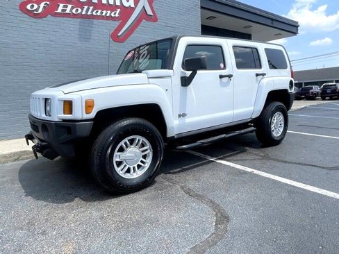 Used 2008 HUMMER H3 image 2