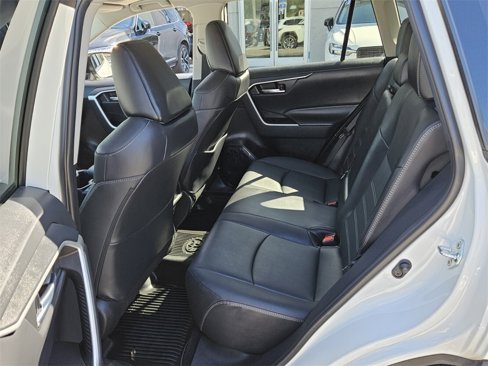Used 2022 Toyota RAV4 XLE Premium image 5