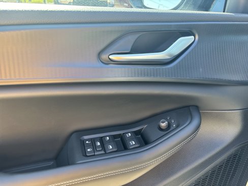 New 2024 Jeep Grand Cherokee L Altitude image 11