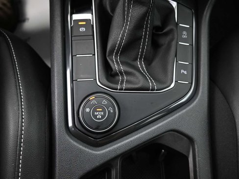 Used 2022 Volkswagen Tiguan SE R-Line image 10