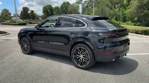 Certified 2024 Porsche Cayenne Coupe image 6