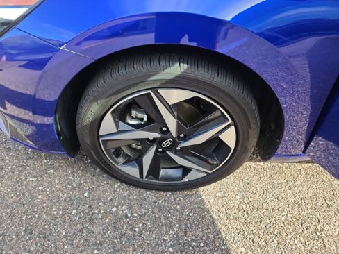 Used 2023 Hyundai Elantra Limited image 29