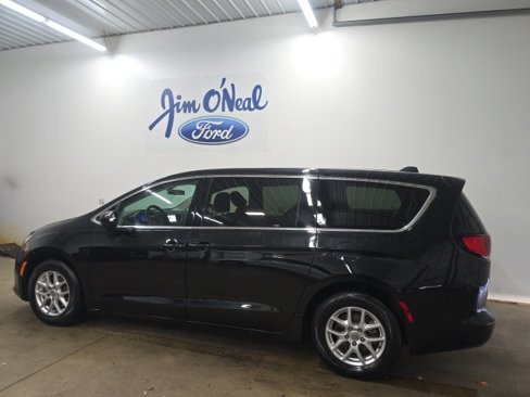 Used 2022 Chrysler Voyager LX image 27
