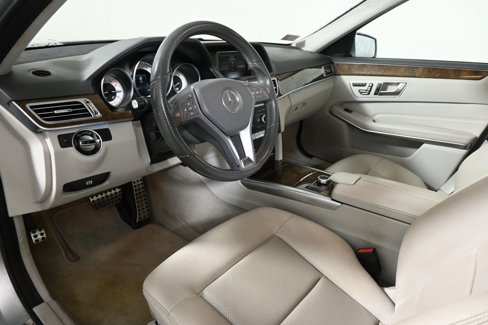 Used 2016 Mercedes-Benz E 350 4MATIC Sedan image 4