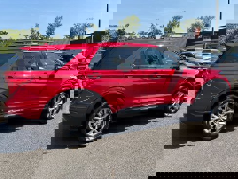 Used 2020 Ford Explorer XLT w/ Equipment Group 202A image 9