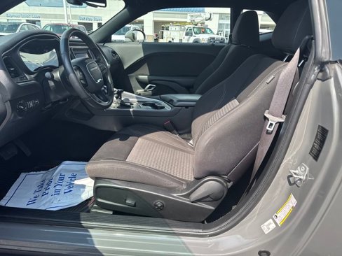 Used 2019 Dodge Challenger SXT w/ Blacktop Package image 9