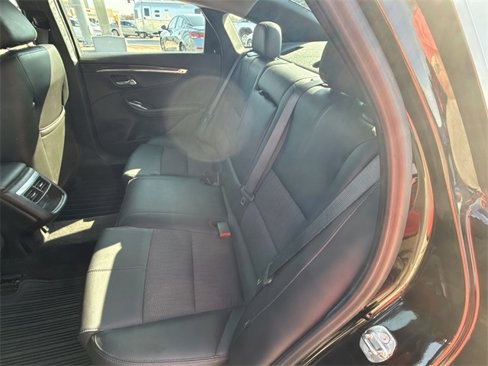 Used 2015 Chevrolet Impala LT w/ Convenience Package image 21
