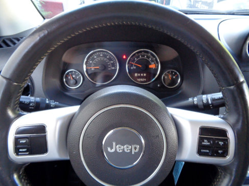 Used 2016 Jeep Compass Latitude image 32