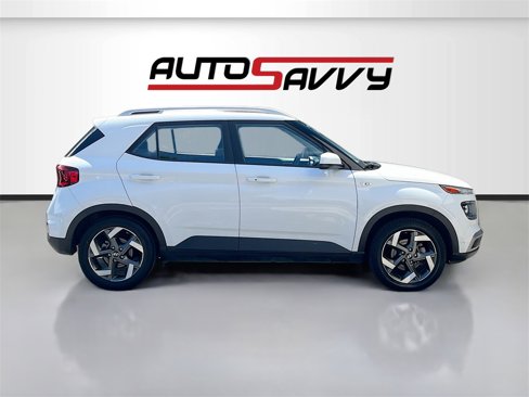 Used 2024 Hyundai Venue SEL image 8