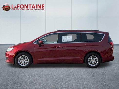 Certified 2021 Chrysler Voyager Lxi image 2