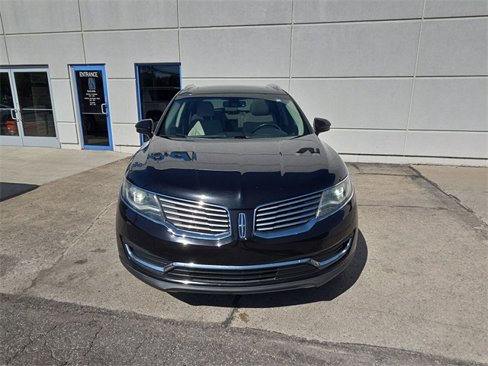 Used 2017 Lincoln MKX Reserve w/ Lincoln MKX Climate Package image 3