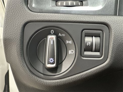 Used 2018 Volkswagen Golf S image 18