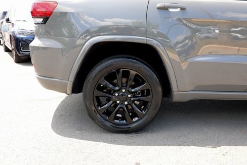 Used 2019 Jeep Grand Cherokee Altitude image 27