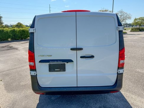 Used 2022 Mercedes-Benz Metris image 4