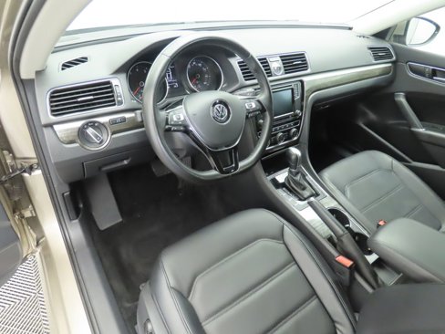 Used 2016 Volkswagen Passat 1.8T SE image 9