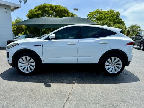 Used 2018 Jaguar E-PACE SE image 2