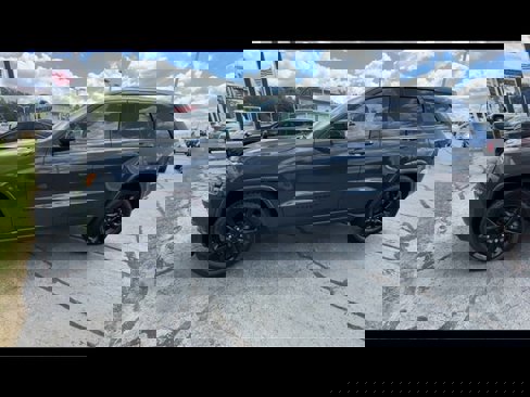Used 2018 Jeep Grand Cherokee Altitude image 5