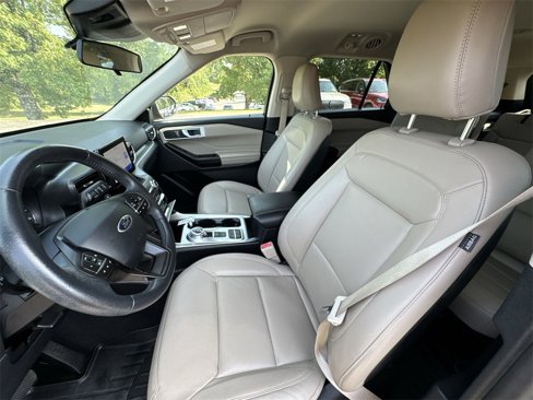 Used 2020 Ford Explorer XLT w/ Equipment Group 202A image 11
