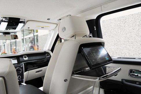 Certified 2023 Rolls-Royce Cullinan w/ Cullinan Package image 12