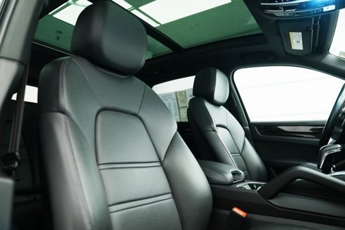 Used 2022 Porsche Cayenne w/ Premium Package image 24