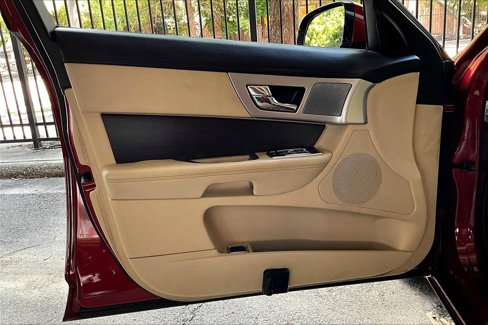 Used 2012 Jaguar XF image 21