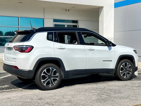 Used 2024 Jeep Compass Limited image 3