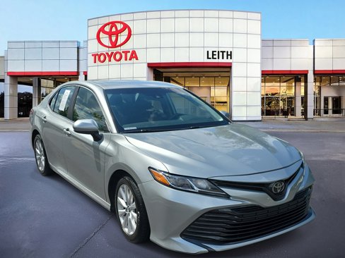 Used 2019 Toyota Camry LE image 3