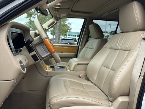 Used 2009 Lincoln Navigator 4WD image 16