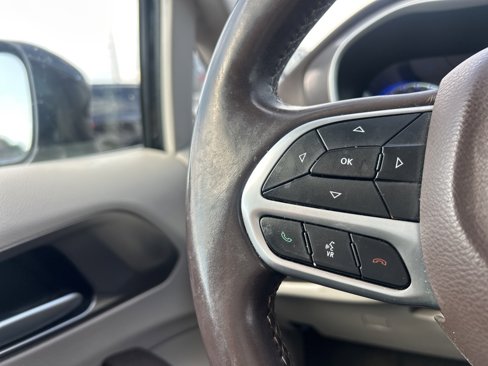 Certified 2018 Chrysler Pacifica Touring-L image 26