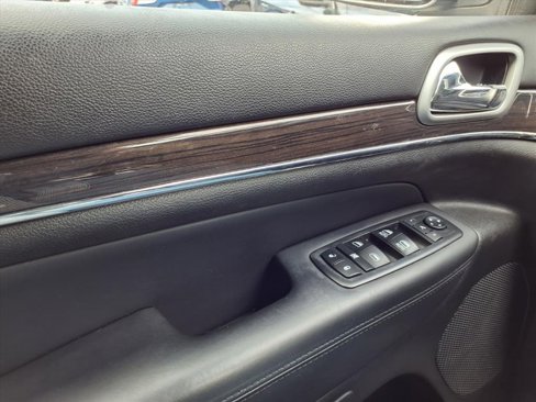 Used 2018 Jeep Grand Cherokee Overland image 19